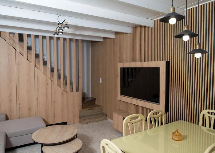 Giannis House